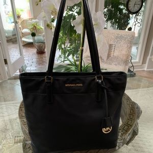 MICHAEL KORS LARGE BLACK NYLON MORGAN TOTE! 🖤